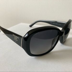 PRADA SUNGLASSES | Black Square Sunglasses